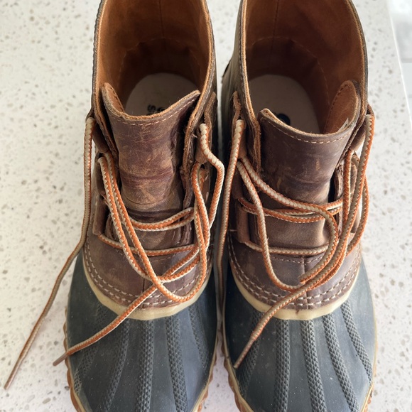 Sorel boots - Picture 2 of 3